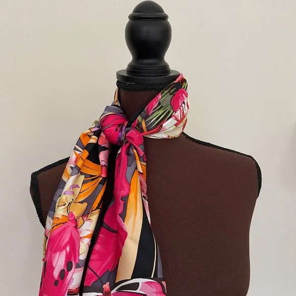 New Salvatore Ferragamo Scarf Butterfly Flora Black  display picture 1